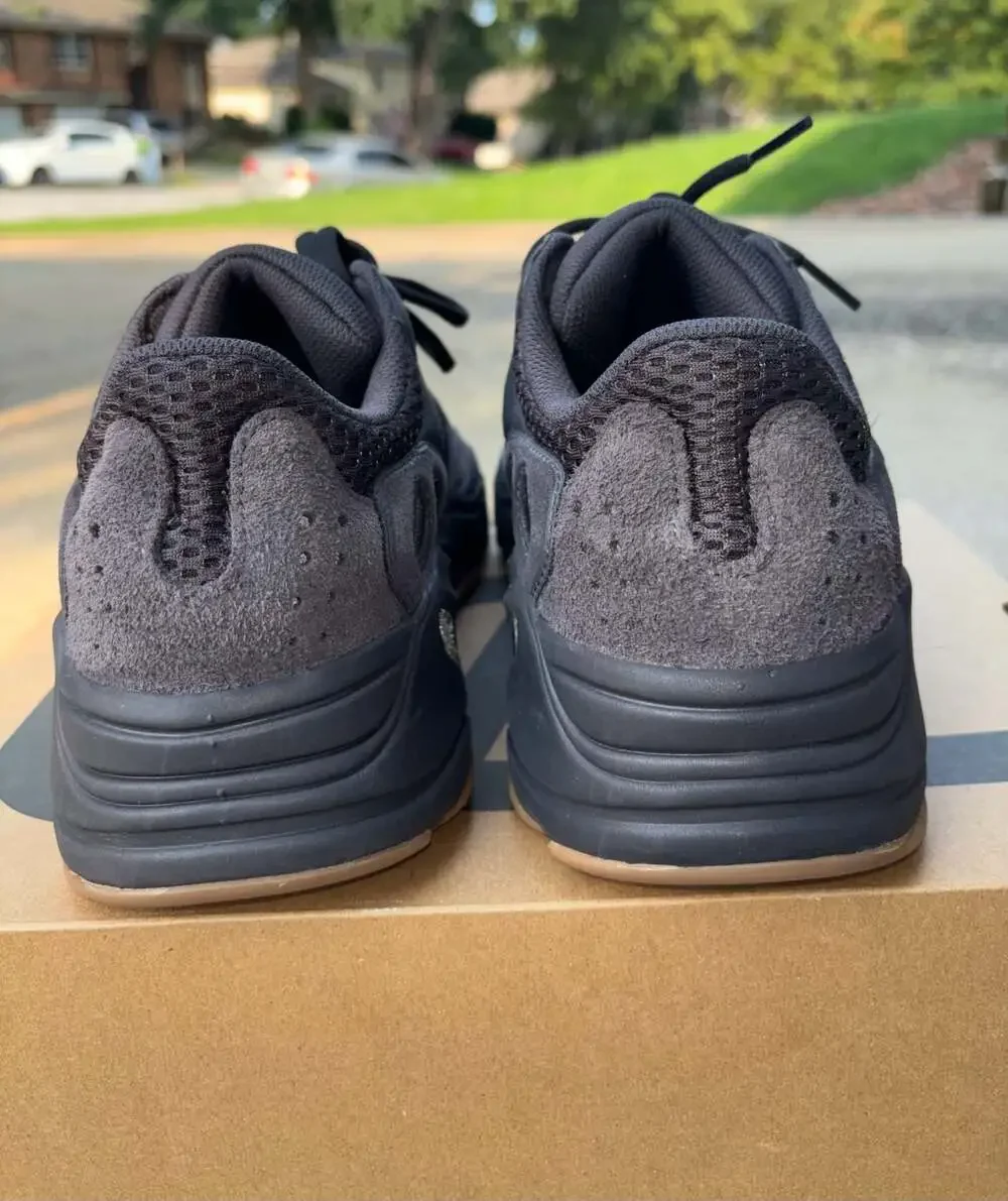 Adidas Yeezy Boost 700 ‘Utility Black’[FV5304] 2022 release. Size 8.5 men’s